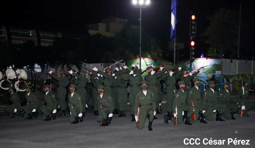 DESFILE